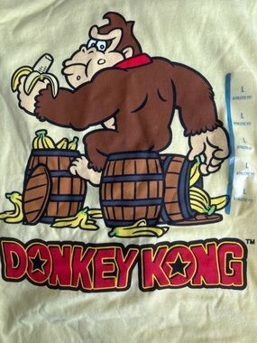 NWT Nintendo Donkey Kong t-shirt